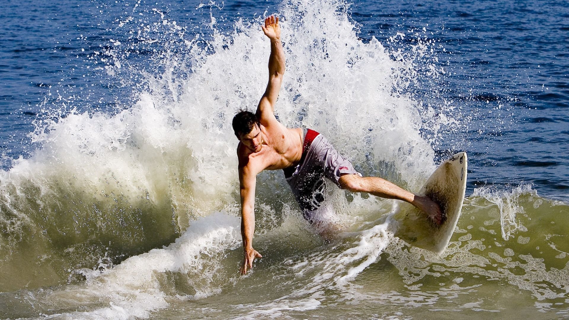 水球小组赛瑞士连胜不断，水球队视频