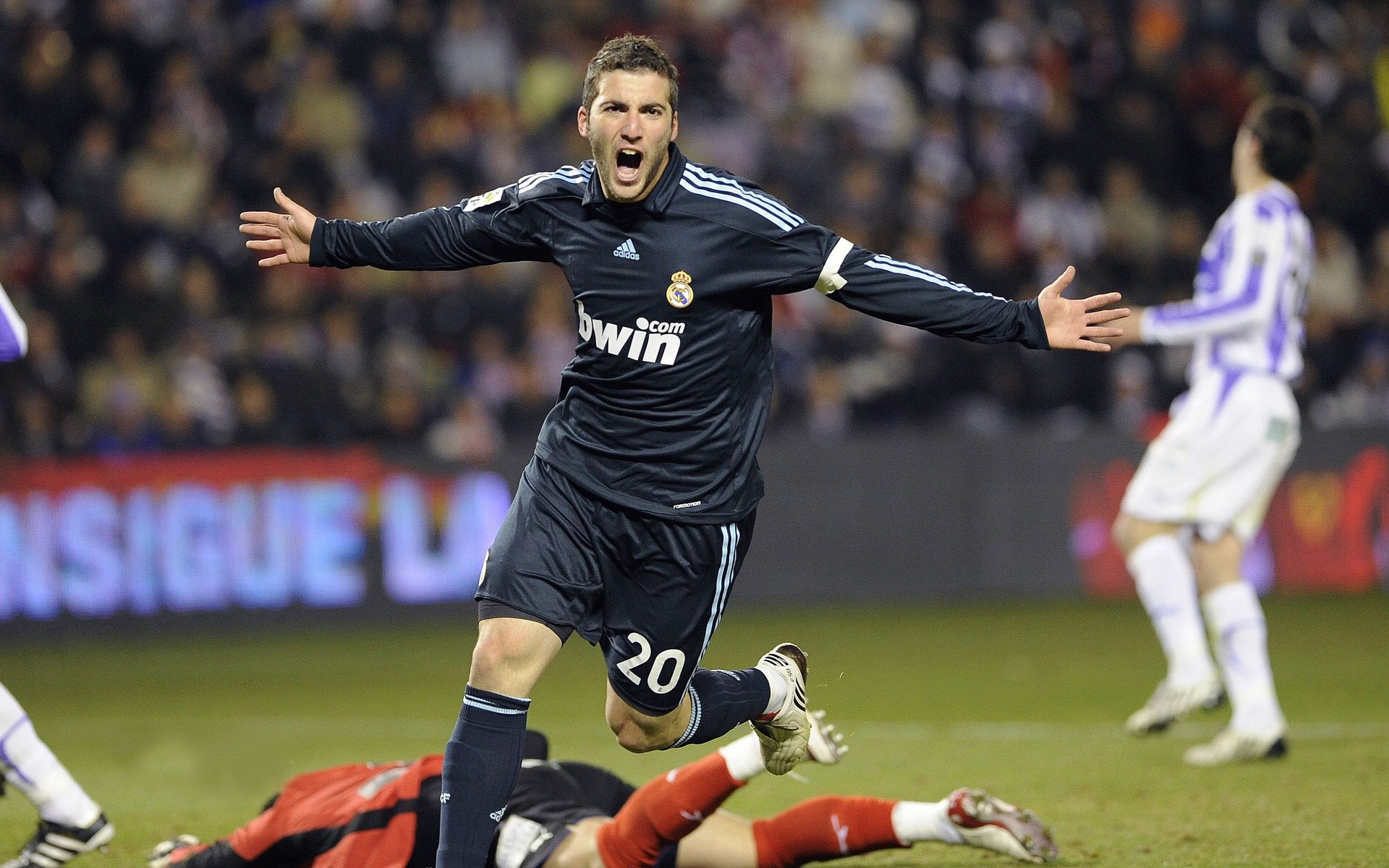 猛龙逆势翻盘加索尔高效砍下高分，小加索尔猛龙年薪